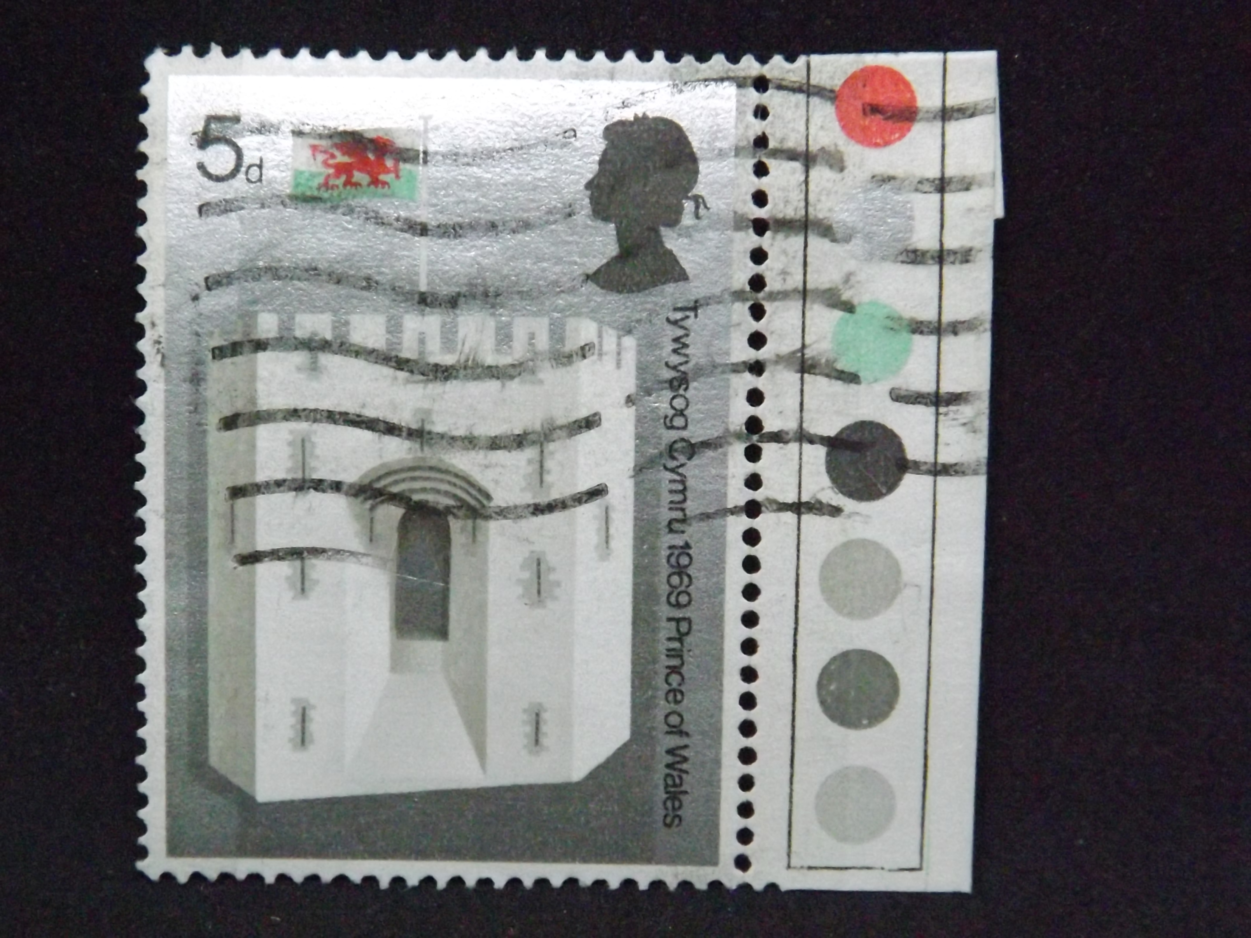 gb-82 - 5d Multicoloured - Queen Eleanor's Gate, Caernarvon Castle - Used - With Right Hand Gutter Still Attached - 50p